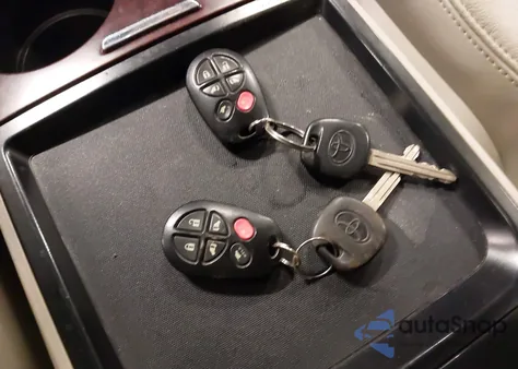 2011 Toyota Sienna Xle from USA, damaged, VIN 5TDDK3DC7BS005827